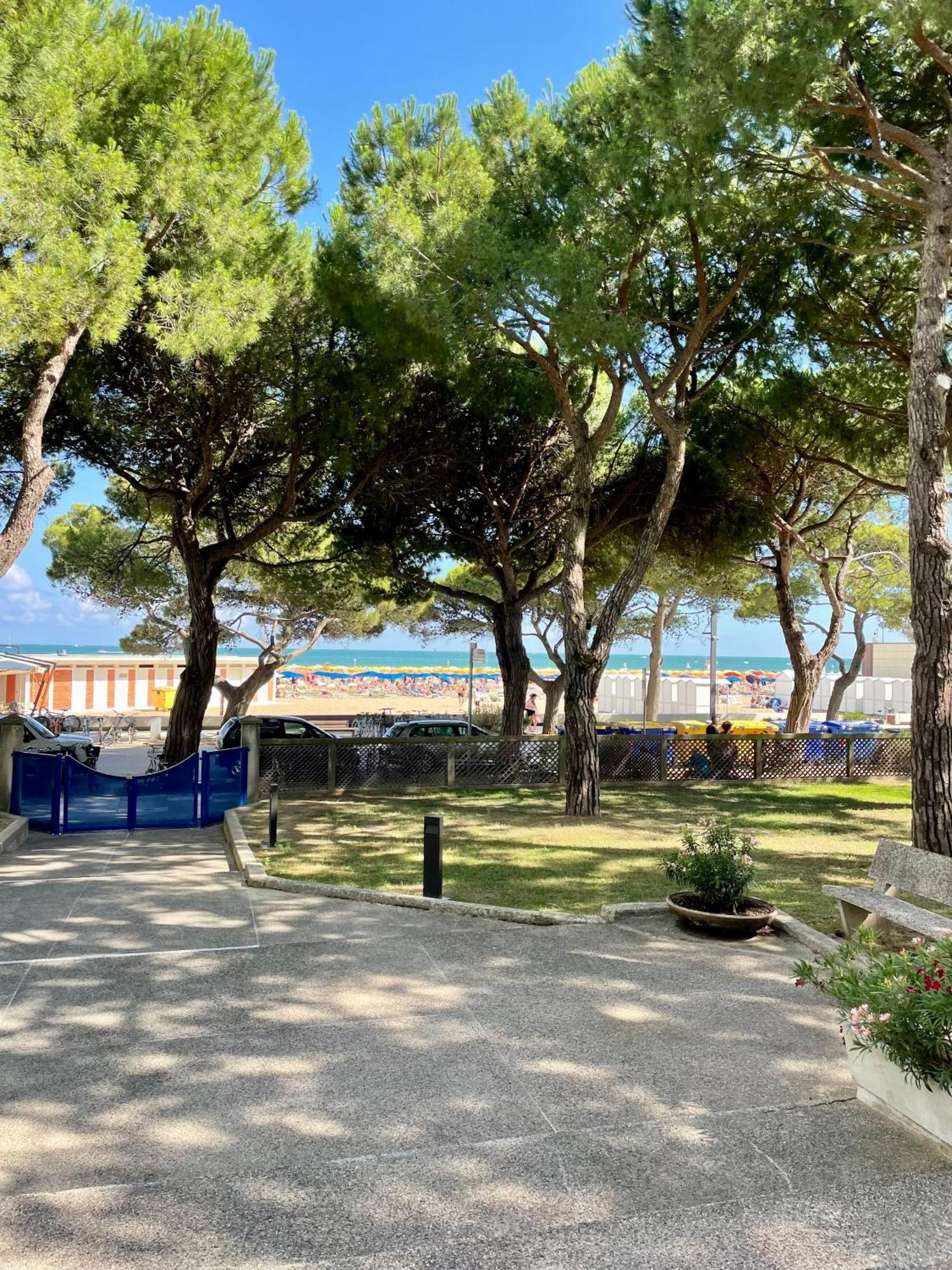 Blu Residence 2 Lignano Sabbiadoro Eksteriør billede
